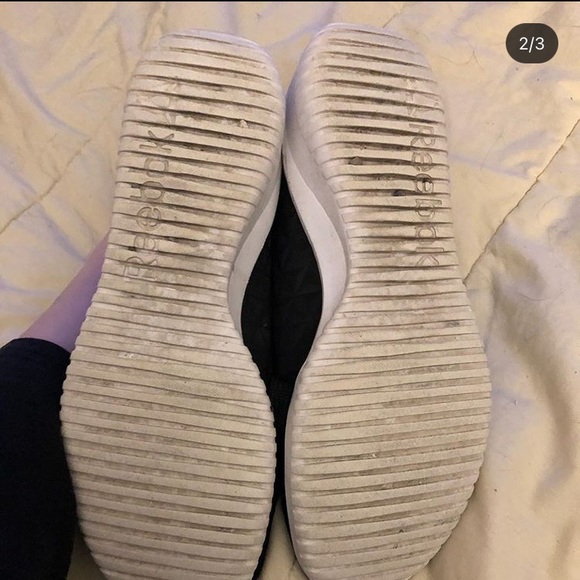 Women’s Rebok Sneakers - Picture 3 of 3